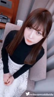 小江疏影露脸性感好身材宅男女神陪你发骚，坚挺的大奶子肥美水多的逼逼，道具激情抽插浪荡呻吟，淫水拉丝第05集